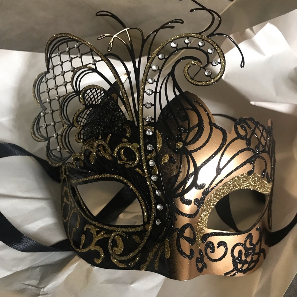 Venetian-style mask - NEVER WORN